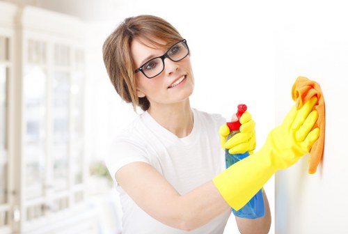 Thorough cleaning of a Barnes home ready for tenancy handover